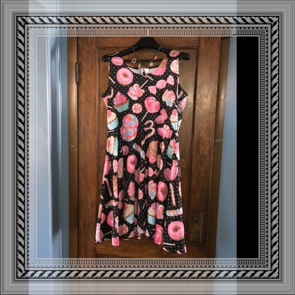 Hot Topic Dresses & Skirts - 🧁Black/pastel cupcake/candy skater dress 3x🍭